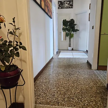 12 V Itali Pensión Roma